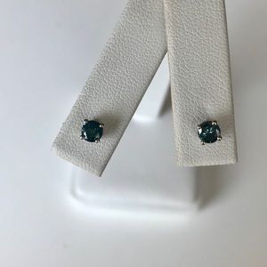 14kt White Gold Blue Diamond Earrings Stud
